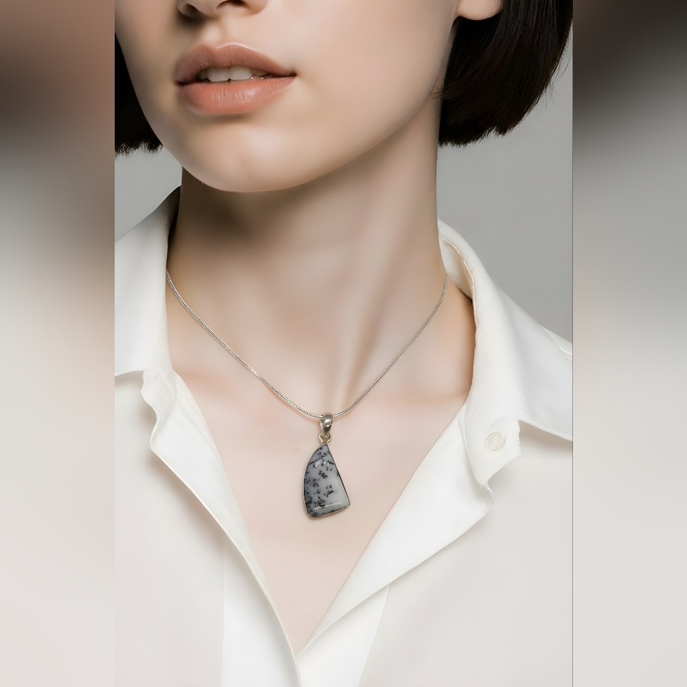 Sterling Silver 925 Pendant With Semiprecious Stones.